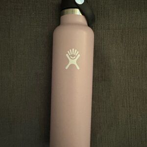 Hydro Flask Light Purple Bottle 24 ounces oz